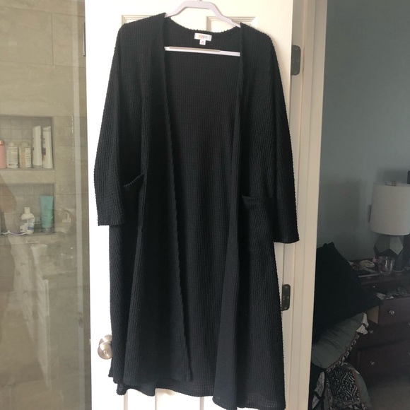 LuLaRoe Sweaters - Lularoe black Sarah sweater size M VGUC